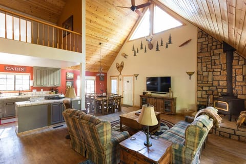Deer Run Chalet (neighborhood lake access)