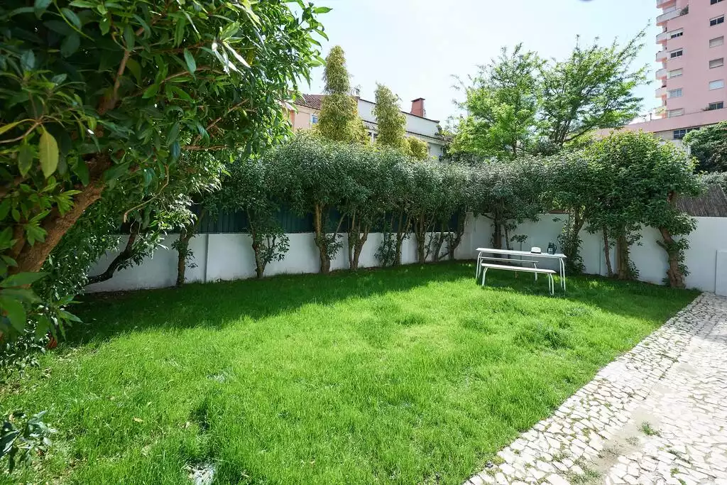 Private back garden - Casa da Laurentina: Workcation oasis with garden - Lisbon