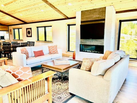 Large living and dining space with gorgeous fireplace overlooking Lake Granby, Arapahoe National Forrest and Rocky Mountain National Park.