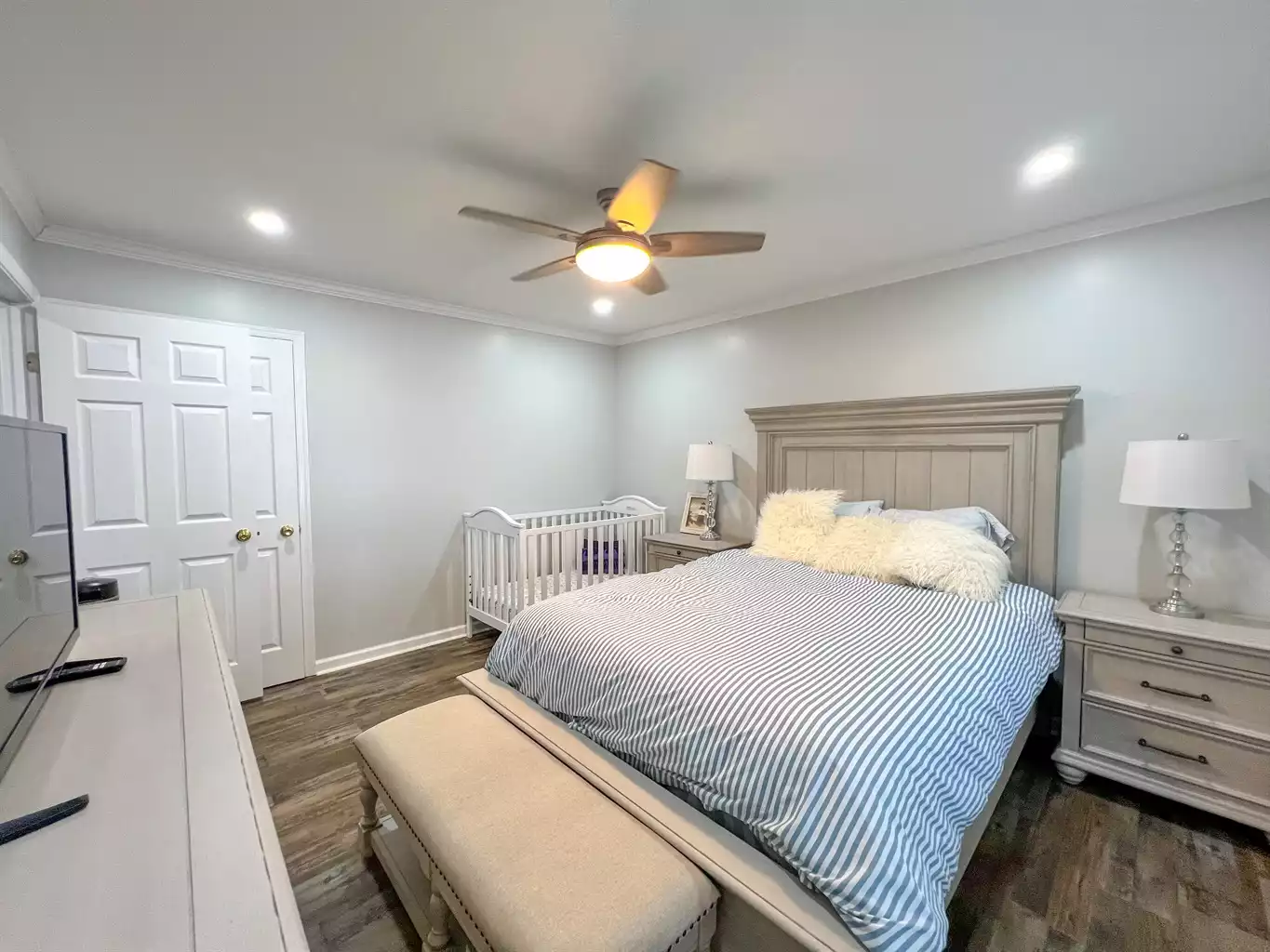 Queen Bed and crib. Queen Bed and crib. - Waterside - Heathsville