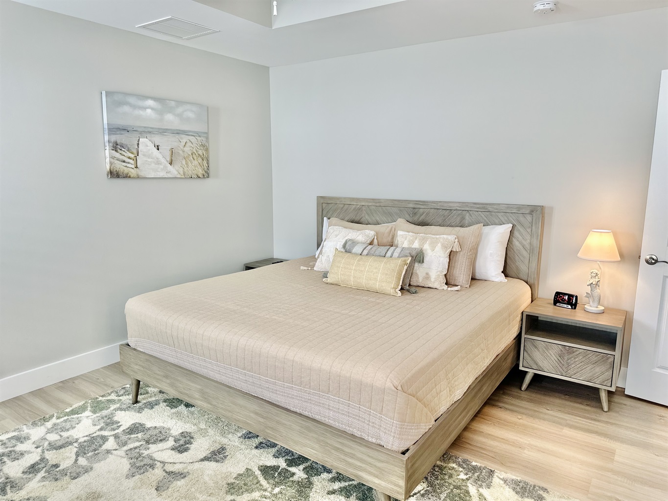 Master Bedroom With King Bed & Large Smart TV Master Bedroom With King Bed & Large Smart TV - Shell Yeah! - Panama City Beach