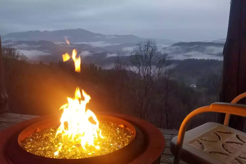 come enjoy our cozy wine barrel gas firepit with awesome views of the black mountain range - HAWKS VIEW HOUSE - Bakersville