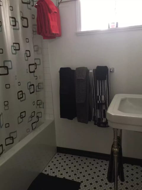 vintage inspired 4 piece bath with big soaker tub