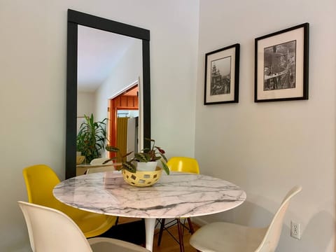 Mid-Century Designer w/ King Beds & Sonos Stereo