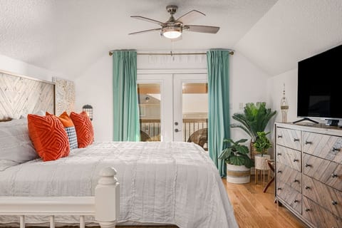New Beach Home*Dramatic Sunrises*Sleeps 12