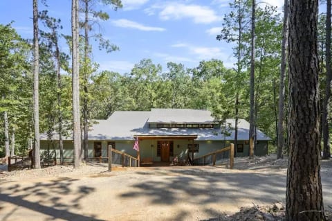 Exterior of the cabin compliments nature's surroundings