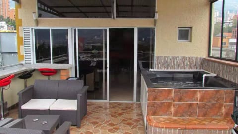6 Bedroom Combo Both Penthouses Both Roof Decks.
