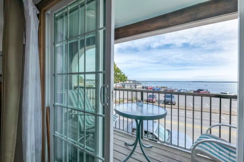 Baloncy with ocean view