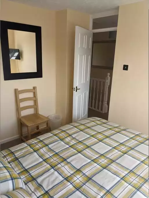 The main guest bathroom is the next door to the right and only 1 meter away from your bedroom. The main guest bathroom is the next door to the right and only 1 meter away from your bedroom. - Double BR w NFLX/Workspace beside IKEA Reading - Calcot