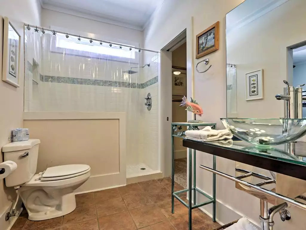 Rinse off underneath the rainfall showerhead. Rinse off underneath the rainfall showerhead. - 5 Bd sleeps 14 Heated Pool, Hot Tub & Golf Cart - Santa Rosa Beach