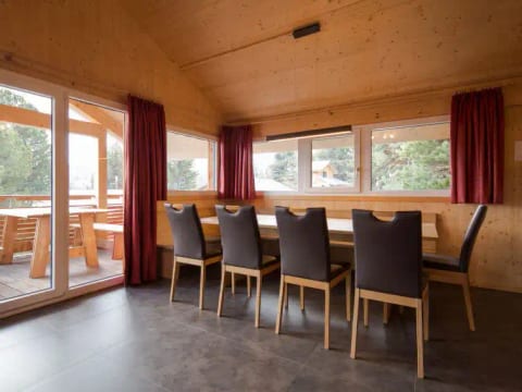 #31 mit IR-Sauna und Sprudelbad innen