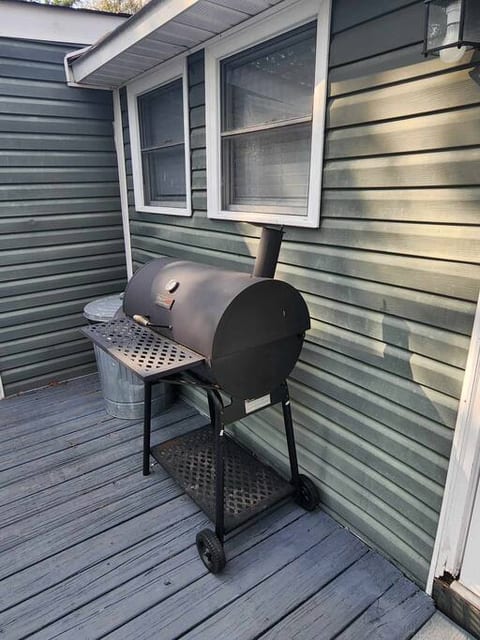 Charcoal grill
PULL IT AWAY FROM THE VINYL SIDING