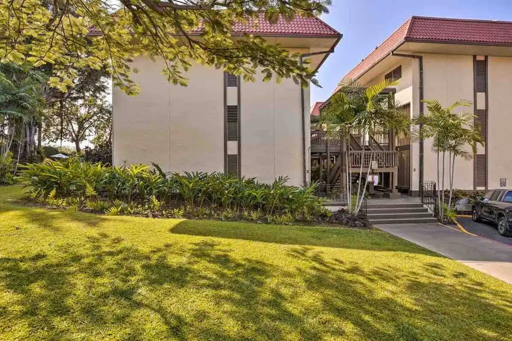 Building exterior - Ocean view oasis walking distance to Kailua Pier - Kona