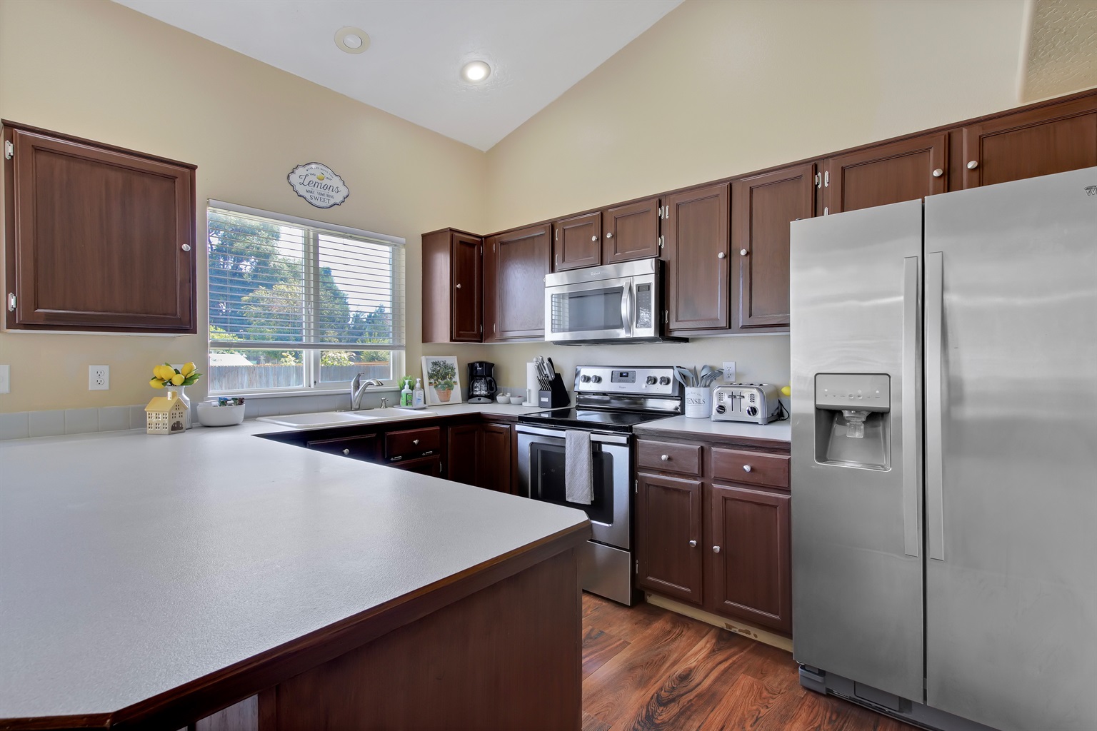 inviting-sun-filled-4-bedroom-home-in-central-nampa-id/