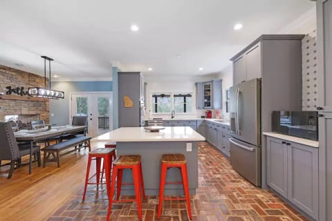 Gourmet kitchen