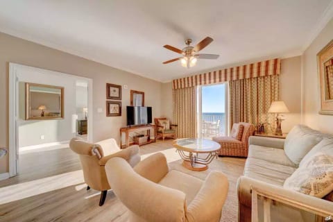Relax on the beach! Fast elevator! Grandview East!