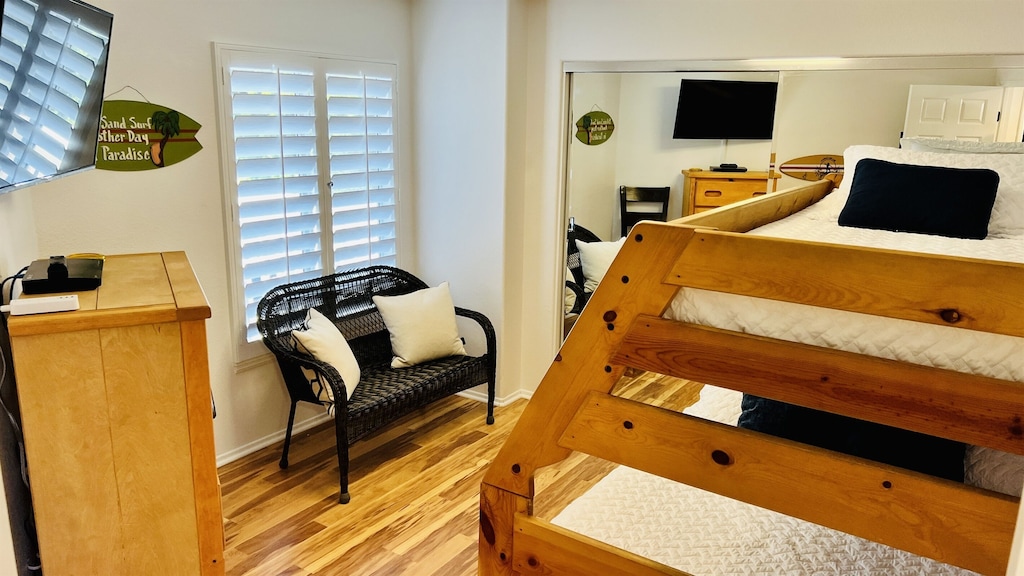 Third bedroom has a bunkbed - SilverSurf Gardens - Oceanside