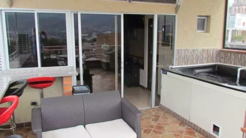 PH 502 Roof deck Hot tub Private roof security AC