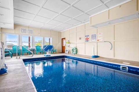 Top of the Smokies - Brand-New Luxury Pool Cabin!
