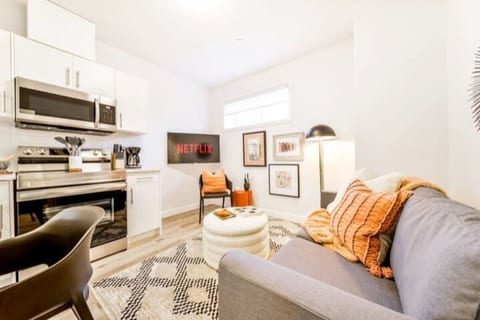 Cozy Nordic Utopia | Near WEM & DT | King Bed!