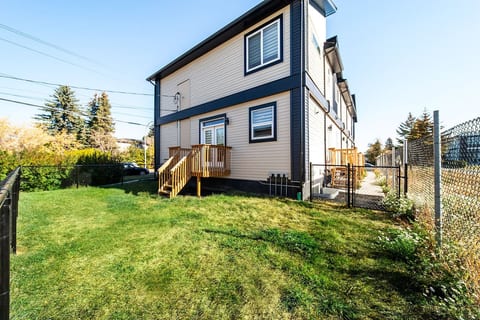 Cozy Nordic Utopia | Near WEM & DT | King Bed!
