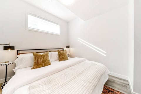 Cozy Nordic Utopia | Near WEM & DT | King Bed!