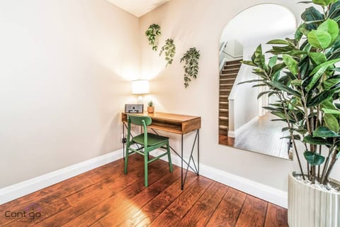 Cozy 3BD w/AC, Patio, Theatre Room | 15 min to DT