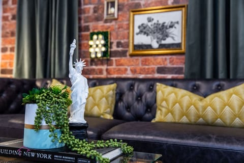 Luxe NY Style Suite | Near DT & WEM | King Bed!