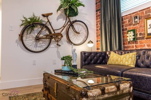 Luxe NY Style Suite | Near DT & WEM | King Bed!