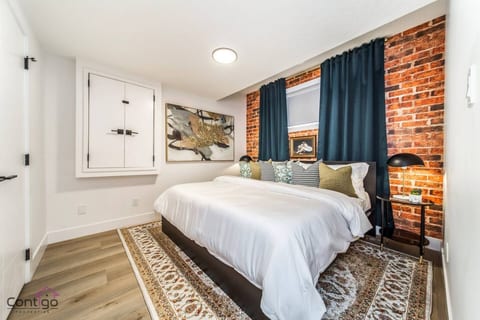 Luxe NY Style Suite | Near DT & WEM | King Bed!
