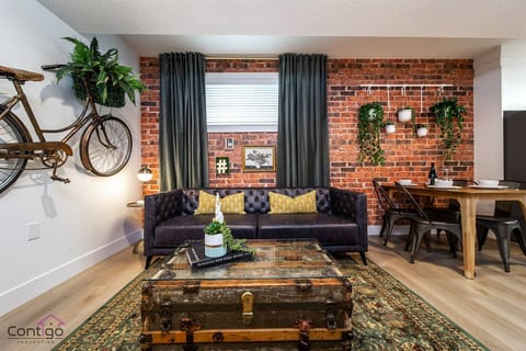 Luxe NY Style Suite | Near DT & WEM | King Bed!