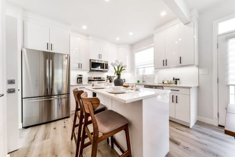 Nordic Escape | Near WEM & DT | AirCon | King Bed
