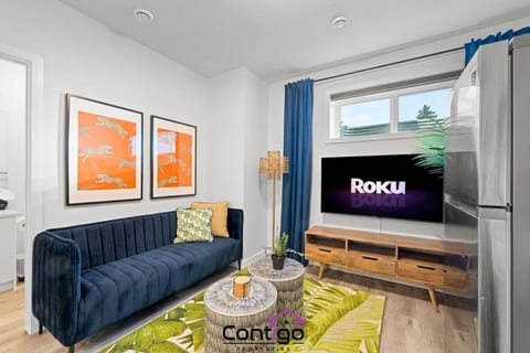 The Den | Centrally Located | King Bed | WiFi!