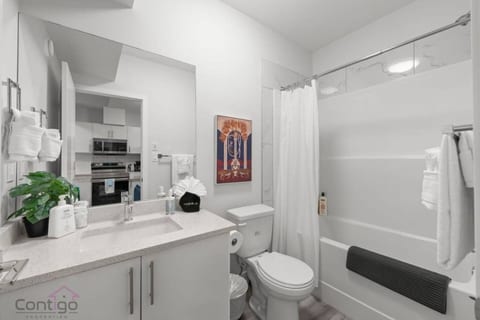 The Den | Centrally Located | King Bed | WiFi!