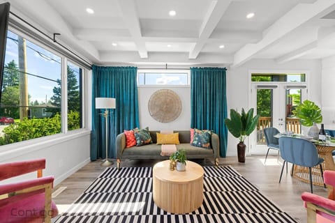 Urban Jungle Getaway | AirCon | 10min to DT & WEM!