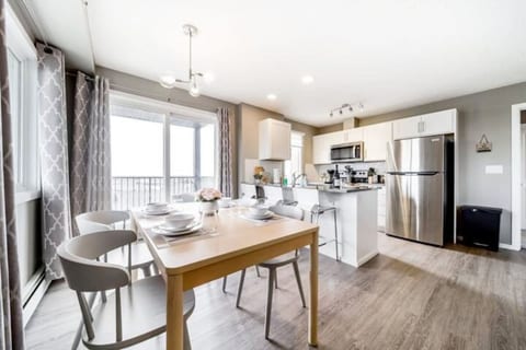 ~Peaceful Oasis Condo~2BR | AC | Balcony | KingBed