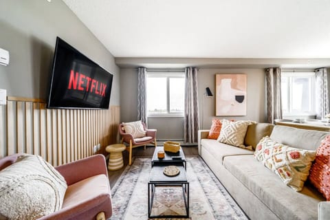 ~Peaceful Oasis Condo~2BR | AC | Balcony | KingBed