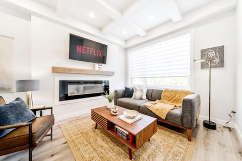 Nordic Retreat | 4BR | Min to WEM & DT | AirCon!