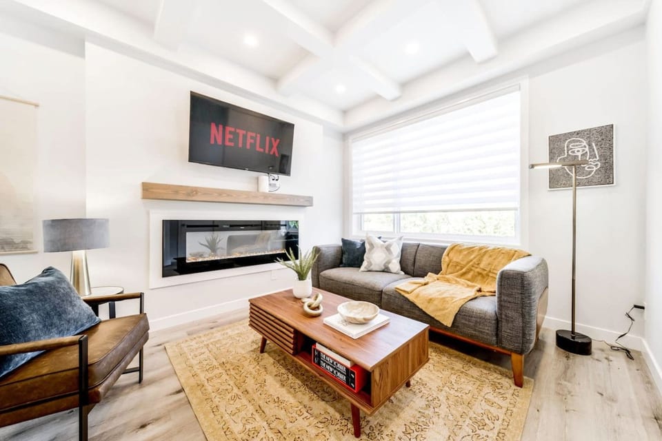 Nordic Retreat | 4BR | Min to WEM & DT | AirCon! - Edmonton