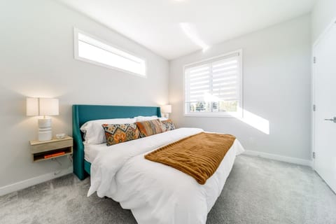 Nordic Retreat | 4BR | Min to WEM & DT | AirCon!