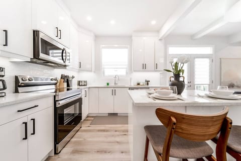 Nordic Retreat | 4BR | Min to WEM & DT | AirCon!