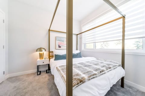 Nordic Retreat | 4BR | Min to WEM & DT | AirCon!