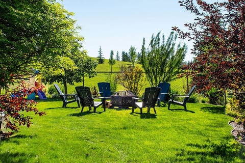 Amazing Luxe Home w/AC & HUGE Yard | FirePit |King
