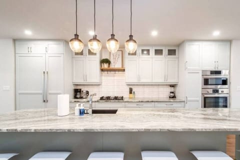 The Azure | Near DT & University | TWO King Beds!