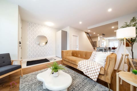 The Azure | Near DT & University | TWO King Beds!