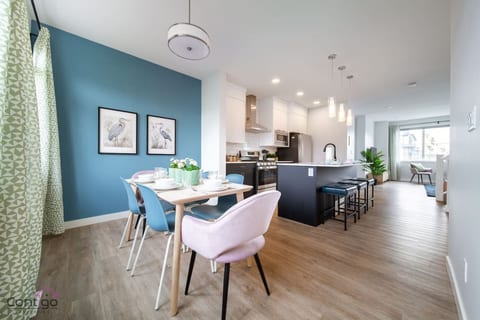 The Nest | 3BR | AC | Near YEG Airport | King Bed!