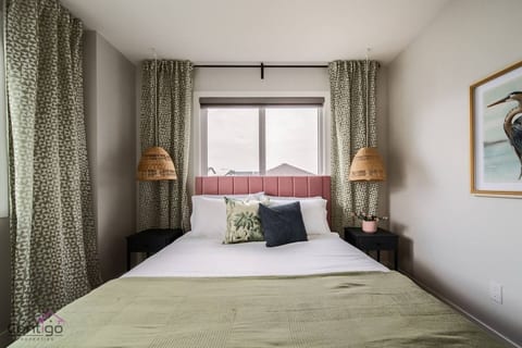 The Nest | 3BR | AC | Near YEG Airport | King Bed!