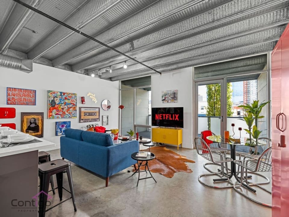 Urban Pop Loft | Near ICE District | UG Parking! - Edmonton