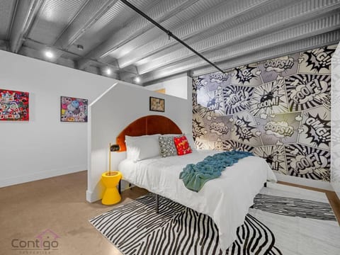Urban Pop Loft | Near ICE District | UG Parking!