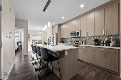 Fuel your adventures in this stylish and fully equipped kitchen – the heart of your stay!
